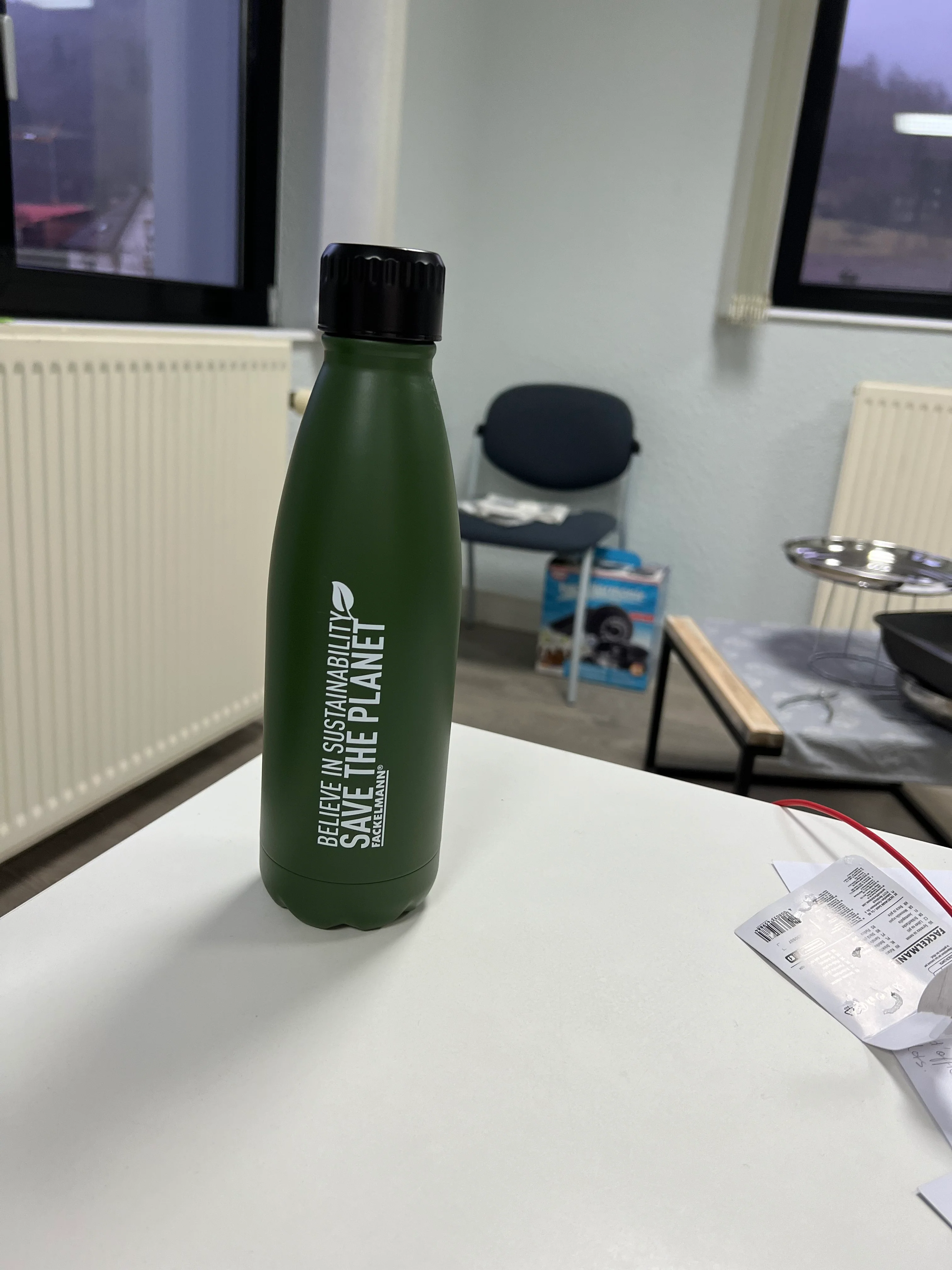Bouteille isotherme 500 ml coloris aléatoire Fackelmann Move - Image 10