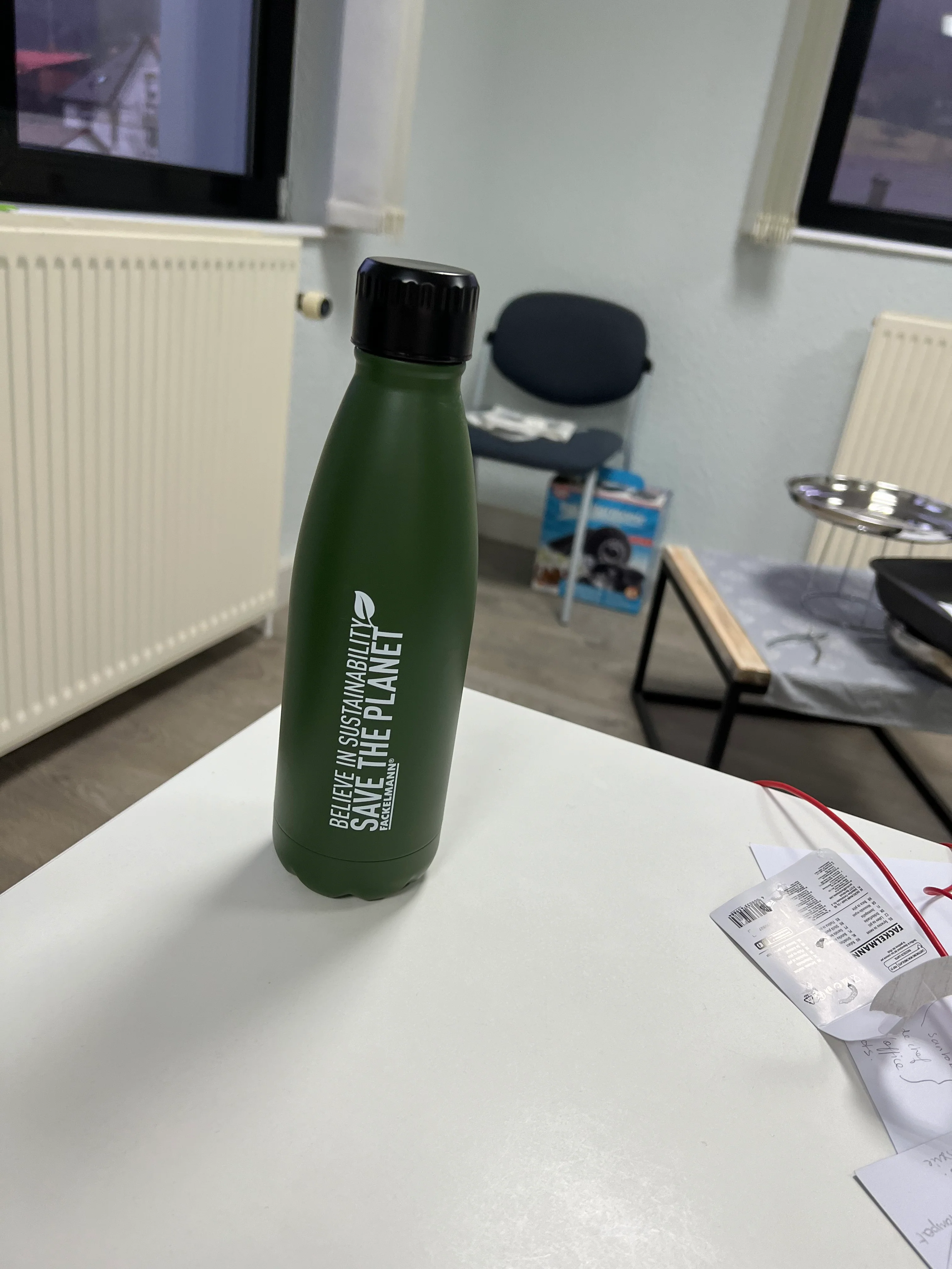 Bouteille isotherme 500 ml coloris aléatoire Fackelmann Move - Image 11