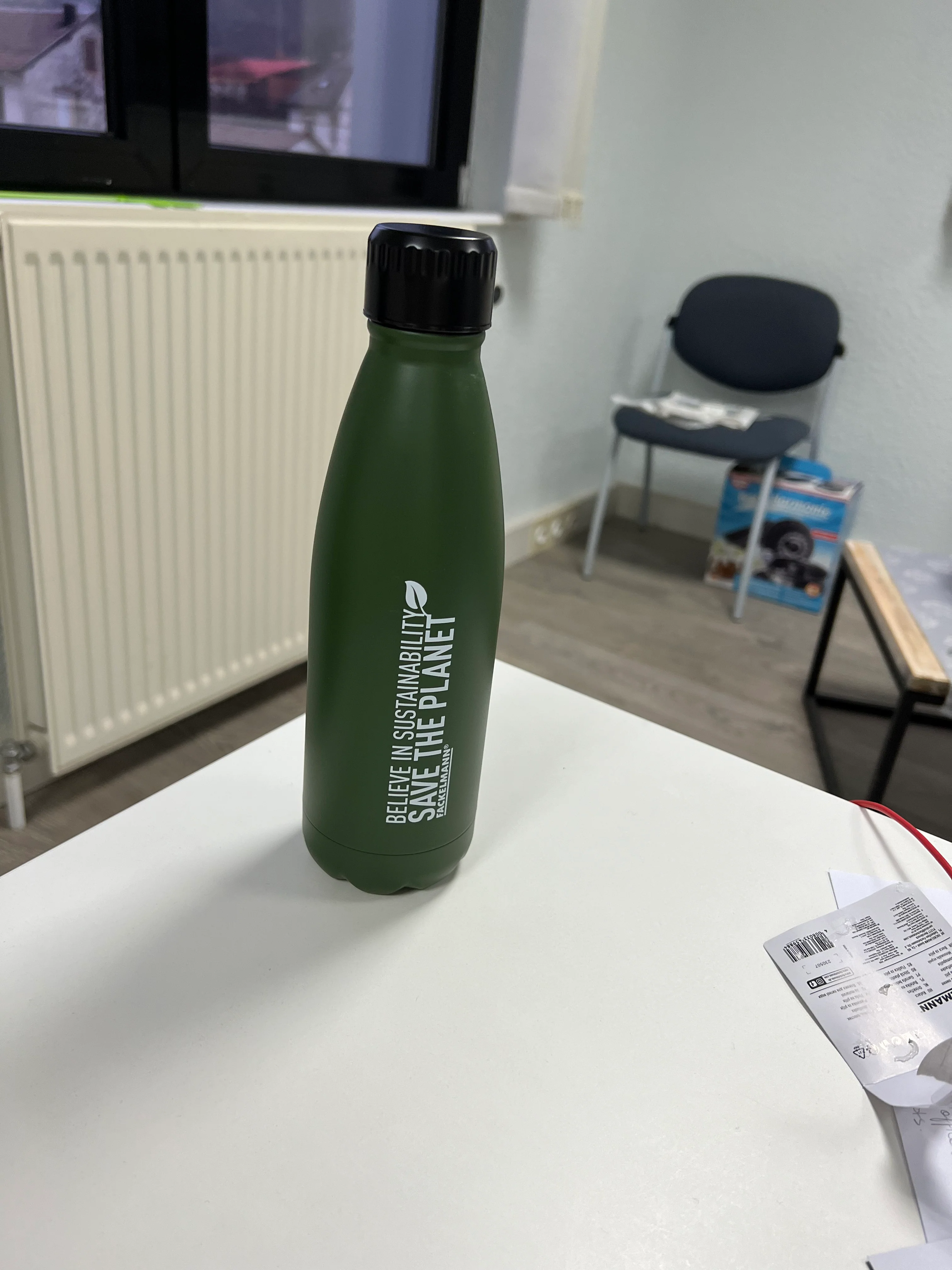 Bouteille isotherme 500 ml coloris aléatoire Fackelmann Move - Image 14