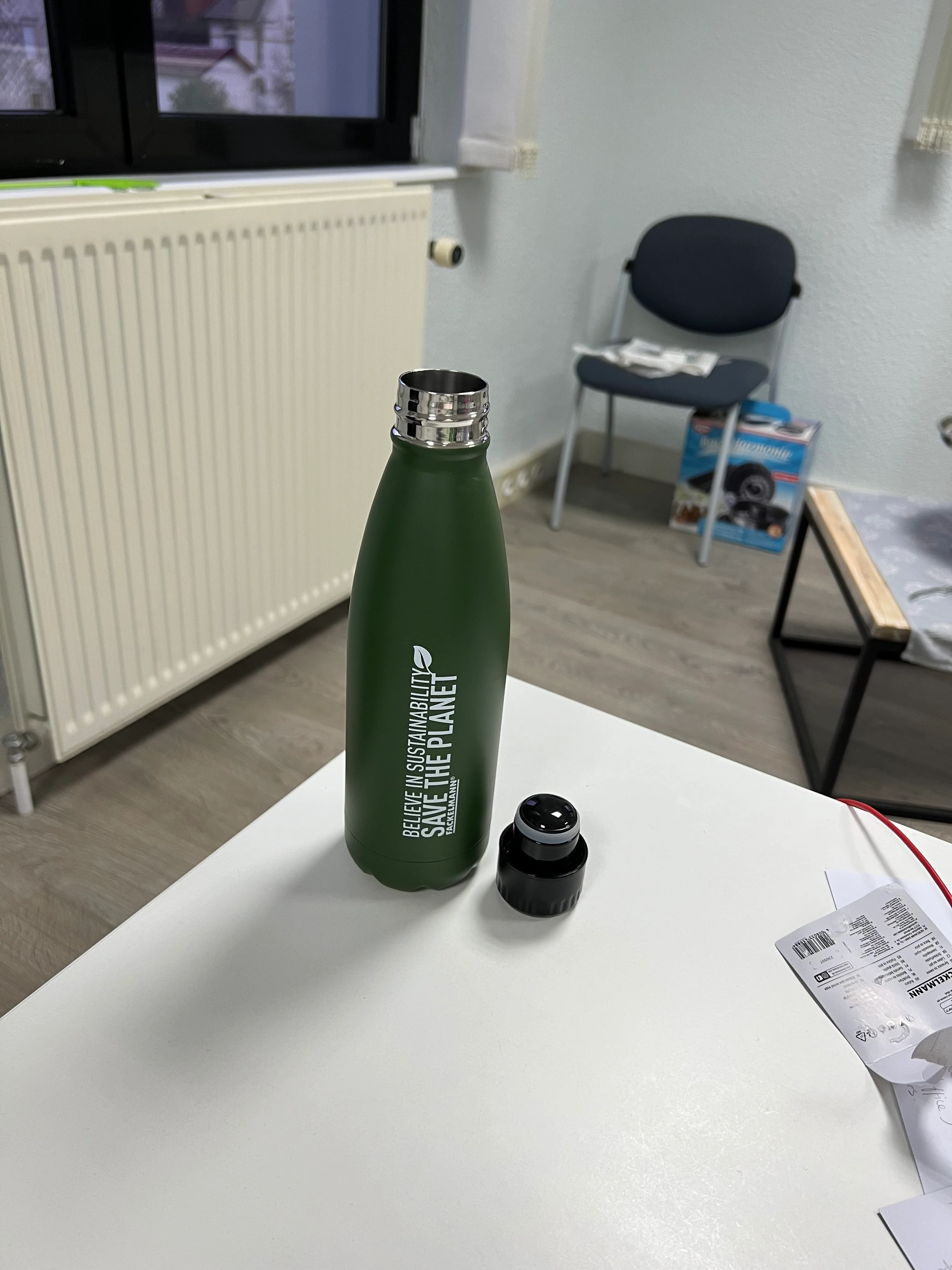 Bouteille isotherme 500 ml coloris aléatoire Fackelmann Move - Image 17