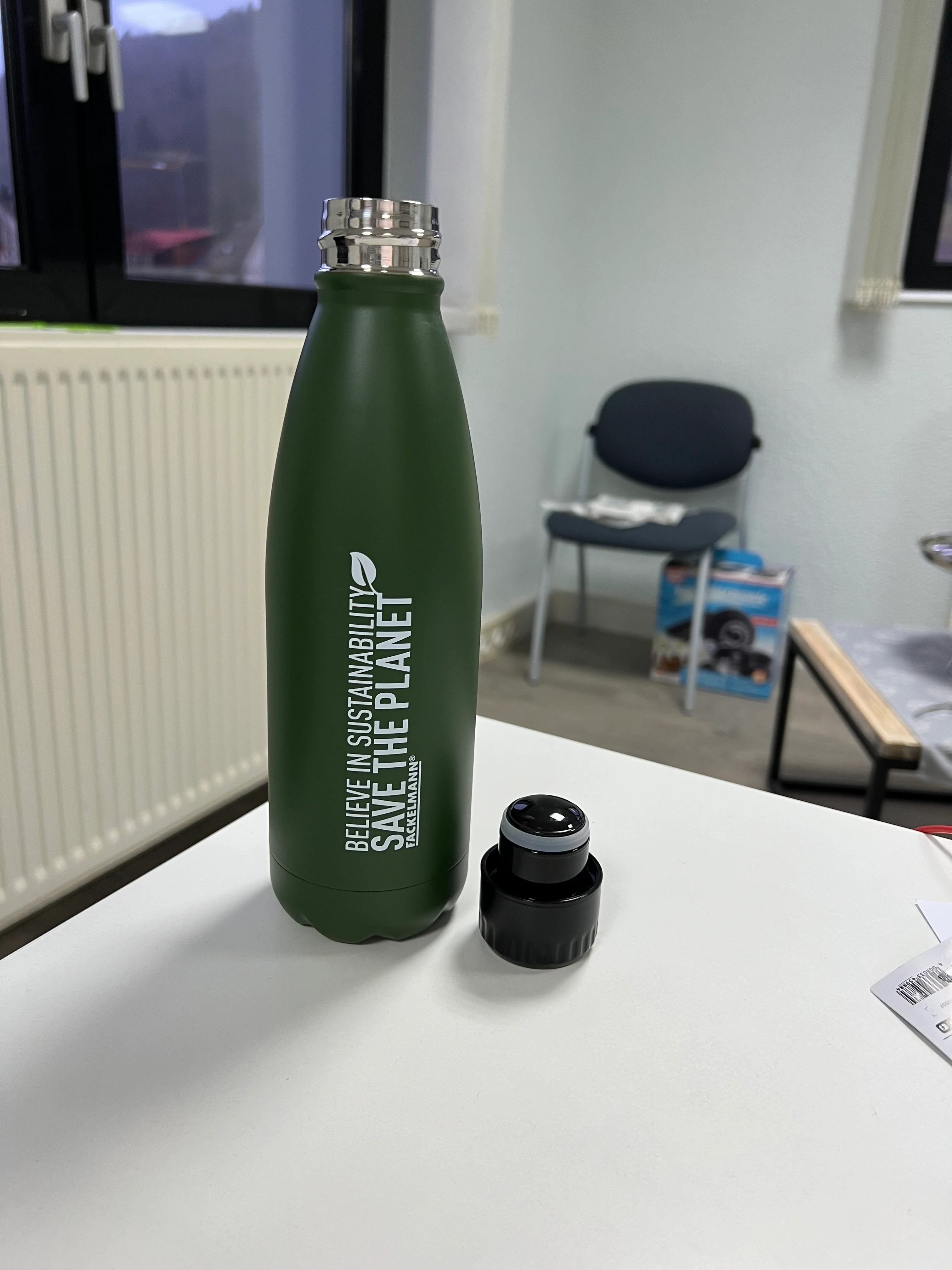 Bouteille isotherme 500 ml coloris aléatoire Fackelmann Move - Image 18