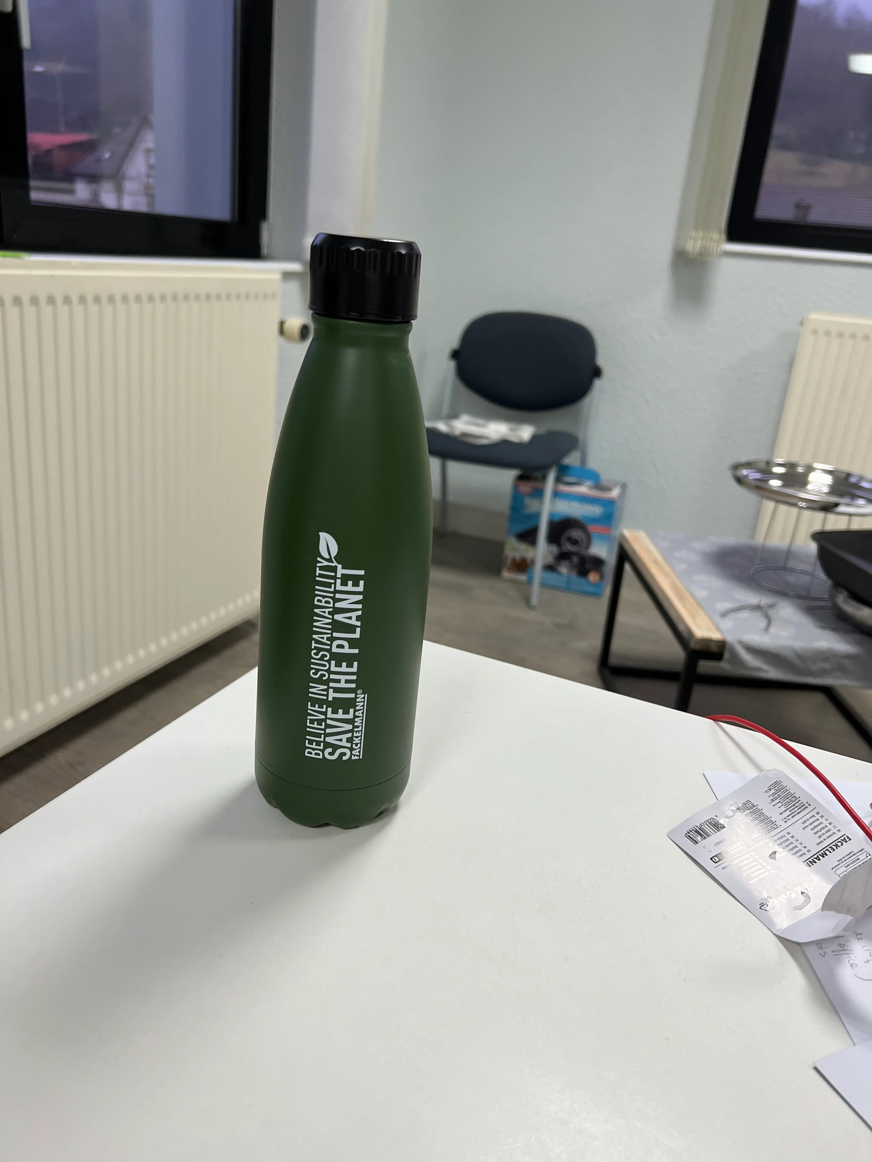 Bouteille isotherme 500 ml coloris aléatoire Fackelmann Move - Image 9