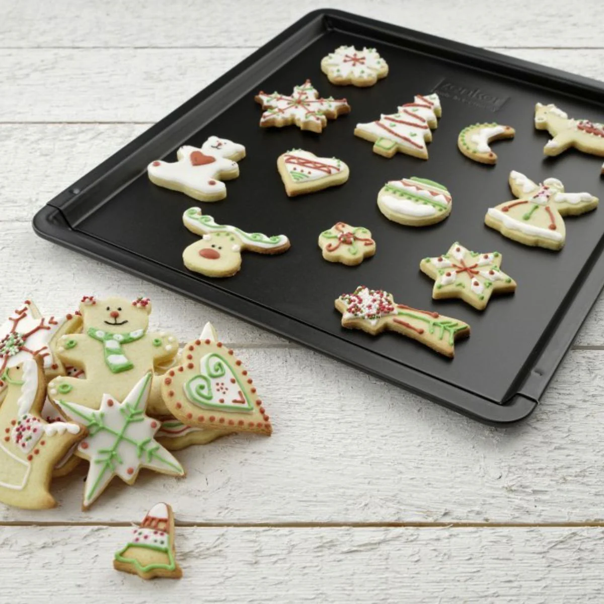 Ensemble avec plaque à pâtisserie extensible et 9 emporte-pièces sur cintre Zenker - Image 2