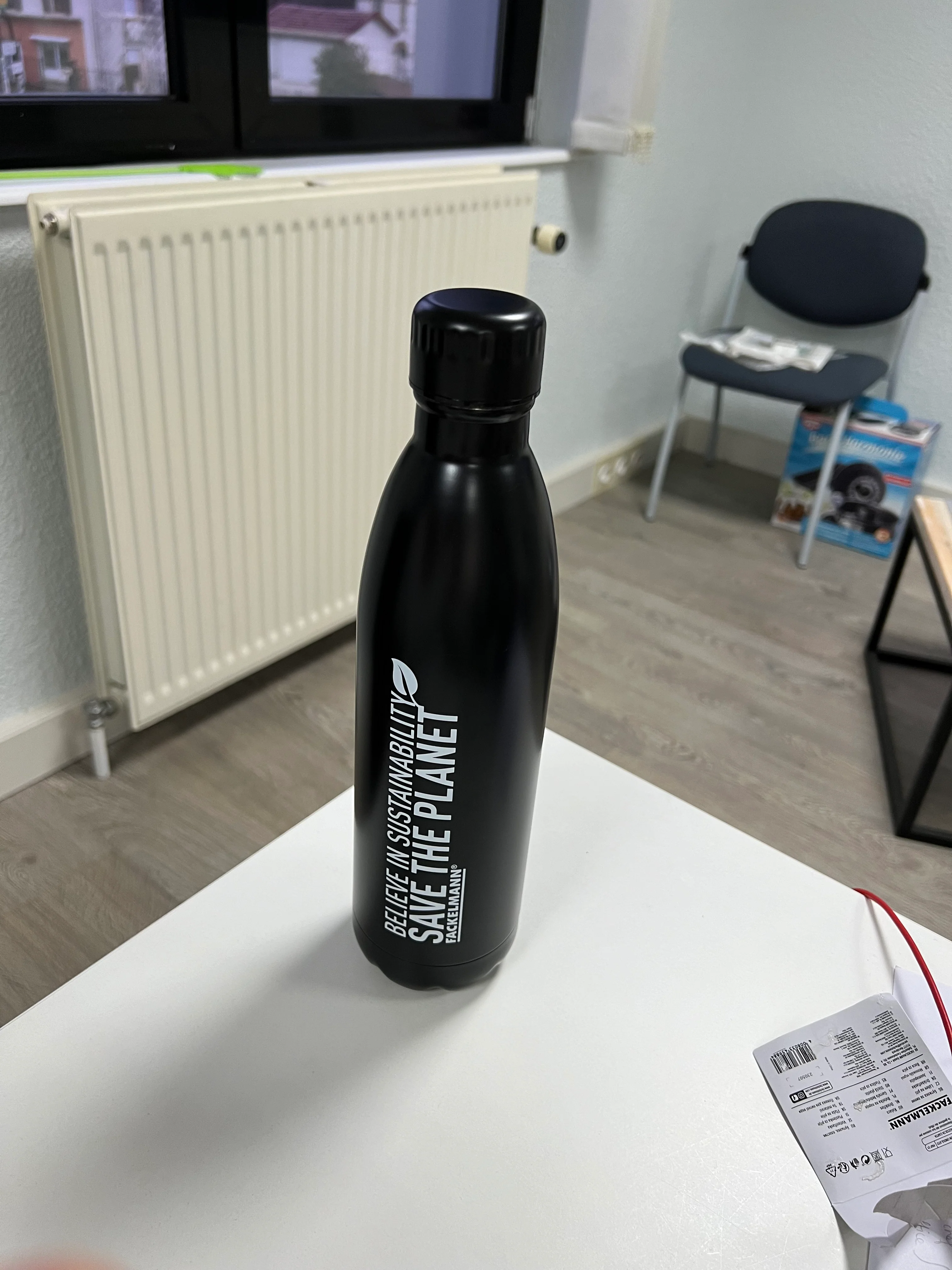 Bouteille isotherme 750 ml coloris aléatoire Fackelmann Move - Image 12