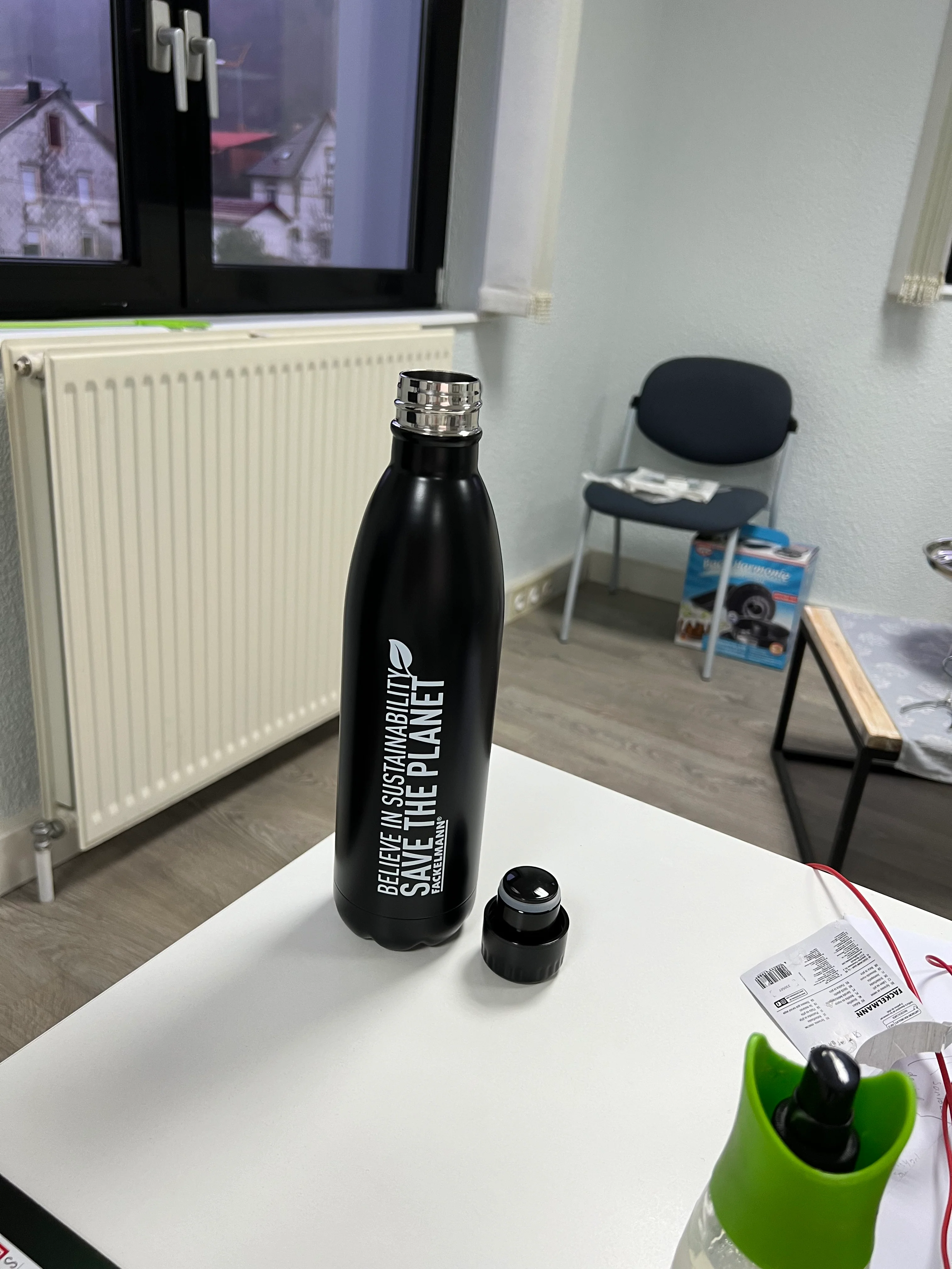 Bouteille isotherme 750 ml coloris aléatoire Fackelmann Move - Image 13