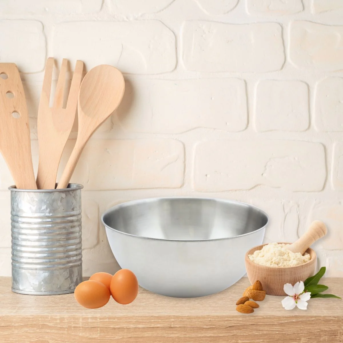 Set de 2 Saladiers en inox de 20,5 cm et 25 cm de diamètre et couverts à salade en plastique Fackelmann - Image 2